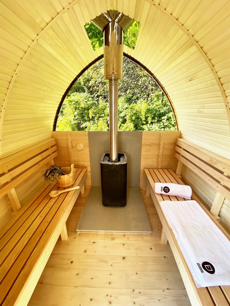 igloo sauna with tub interio